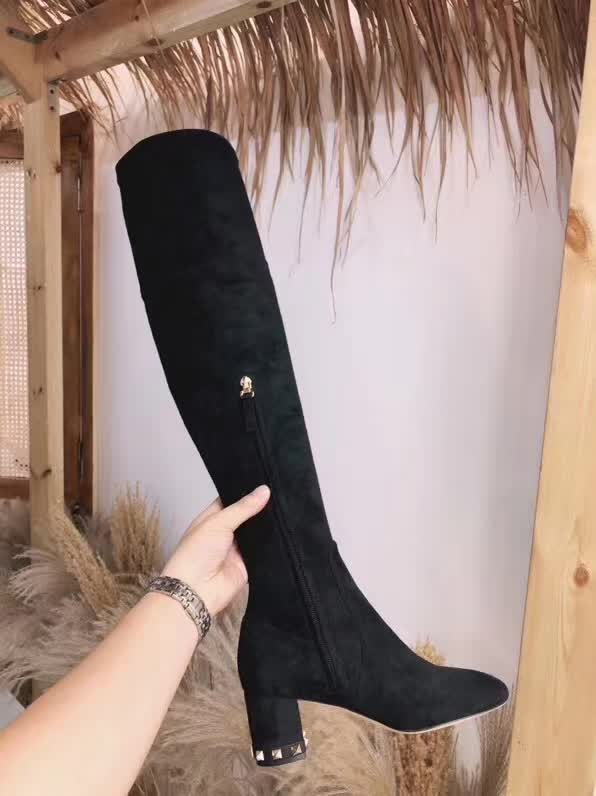 20秋季最新专柜款-华伦天奴Valentino秋冬新款爆款长靴，超经典好看，上脚超美