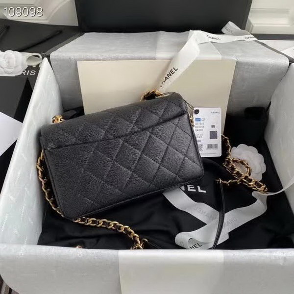 【原版皮】香奈儿/Chanel 新款口盖包，选用牛皮颗粒经过特殊工艺抛光，皮面略微亮闪闪，增加了耐磨度同时又超质感，经典的菱格纹设计，双C纽扣设计，19的皮穿金属粗链条，款号：AS1895