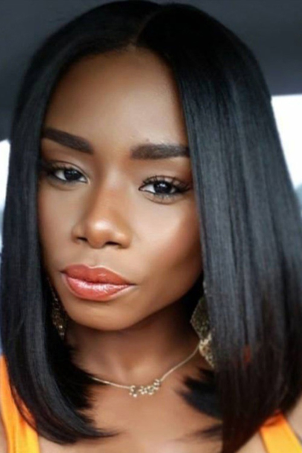 黑色秀丽短直假发