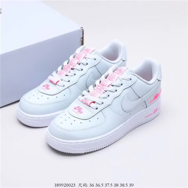 官网同步20秋季最新热销款-耐克/Nike Air Force 1 Low，空军一号百搭休闲运动板鞋，采用硬质平纹头层皮革鞋面材质，内置全掌air sole气垫，另类迭加设计首次出现