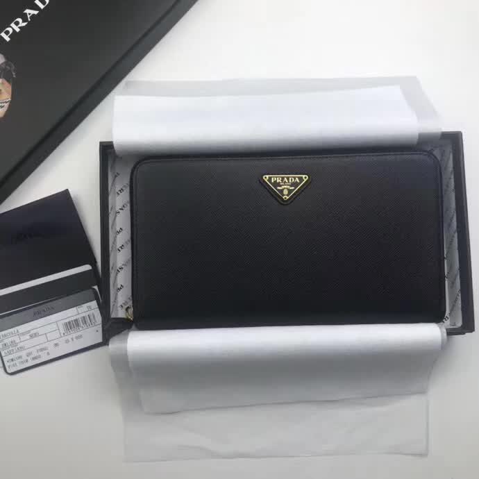 【原版皮】普拉达/Prada 拉链钱夹，选用十字纹小牛皮裁制而成，正面点缀三角唛徽标，经典之作，简单时尚，款号：1M1188