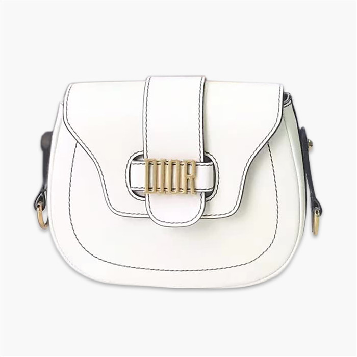 【原版皮】迪奥/Dior 肩背包，选用小牛皮裁制而成，饰以品牌标识字母锁扣，设计得比其它包更有特色一点，真的特别好看，款号：M6501