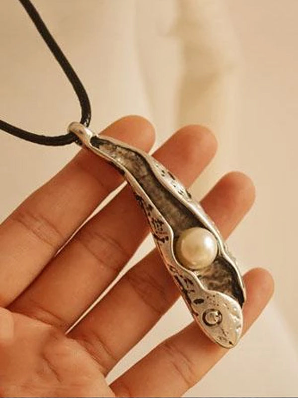 Vintage Pea pod Necklace