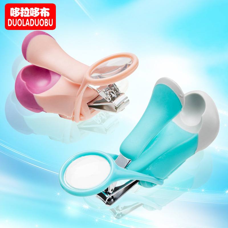 កន្ត្រៃកាត់ក្រចកមានកែវពង្រីក