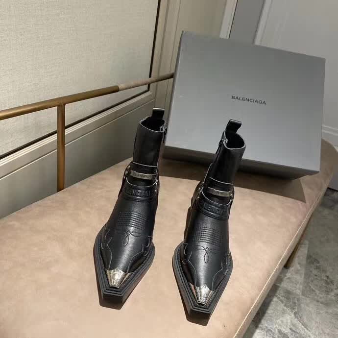 20秋季最新专柜款-巴黎世家Balenciaga秋冬新款单品尖头靴，风格 复古擦色 松口和勒脚都不会有！脚感舒适升级版3层组合真皮大，绝对吹爆酷帅酷帅的款