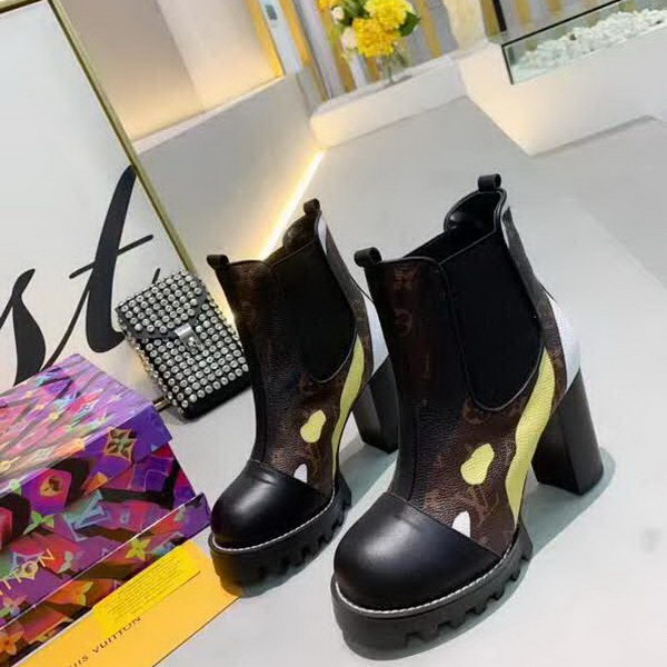 20秋季最新专柜款-路易威登LV2020秋冬时尚短靴系列，秋冬最受欢迎的单品当属短靴，一款短靴可以搭配出N种风格，无论你想扮成帅气的牛仔还是优雅的OL，它都能满足你的要求！所谓时尚之行，始于足下，既能走路，还能走心