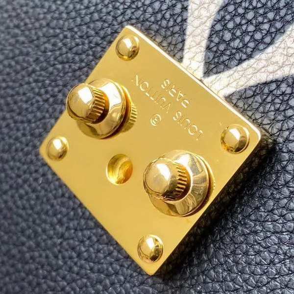 【原版皮】路易威登/LV Pochette Métis 手袋，以压纹皮革呈现超大Monogram印花，搭配顶部编织手柄，涂鸦风格挂饰和S-lock锁扣，即刻俘获视觉焦点，款号：M45385