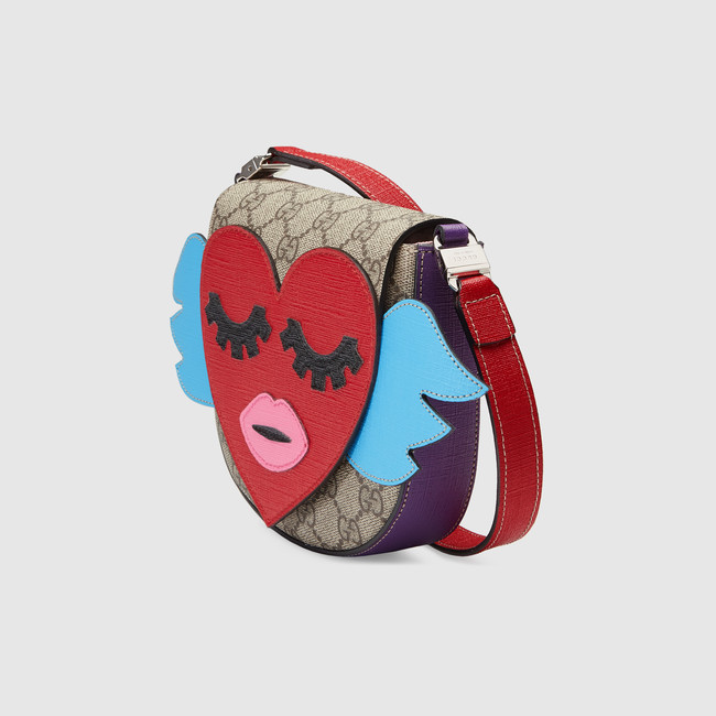 Children's winged heart messenger