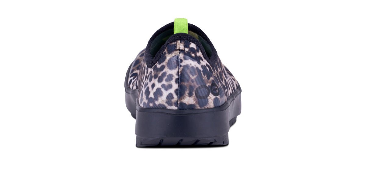 Women's OOmg eeZee Low Shoe - Cheetah