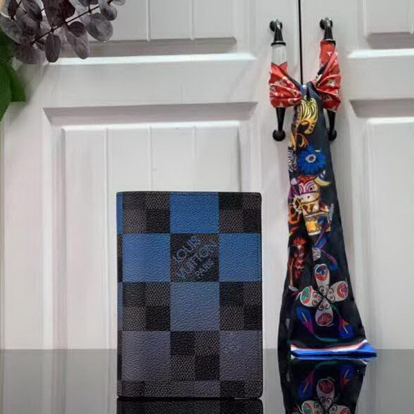 【原版皮】路易威登/LV 大格护照夹，由Damier Graphite Pixel涂层帆布制成，以像素形式演绎经典Damier棋盘格图案，凸显未来感，奢华的压纹小牛皮内衬和多个内部隔层造就其经典质量，款号：M60181