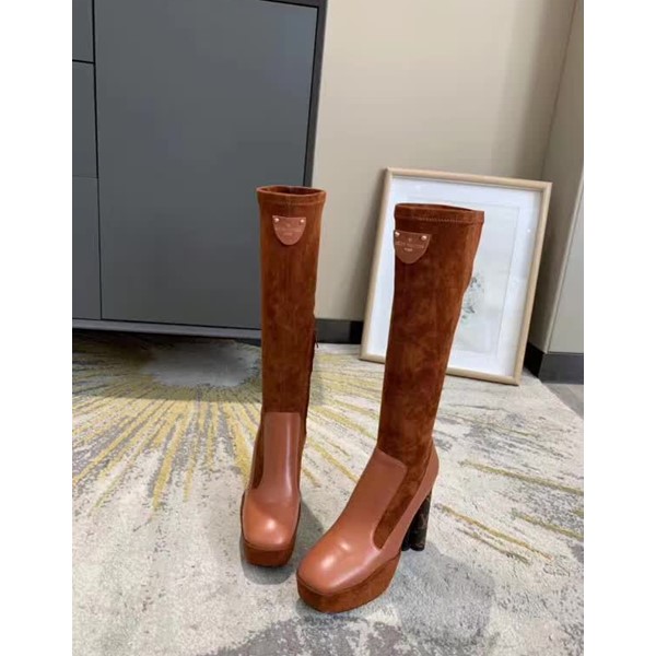 20秋季最新专柜款-路易威登LV2020早秋最新长靴，羊京包水台，一眼看上去就高端大气上档次，让你齁的柱所以主场，超级好看哦