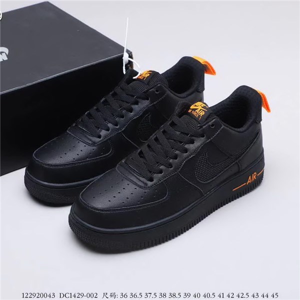 官网同步20秋季最新热销款-耐克/Nike Air Force 1 Low，空军一号全黑镂空勾板鞋，鞋款以致密织物材质打造鞋面，最大亮点当属侧身Swoosh Logo采用独特镂空设计，同时辅以网眼材质填充