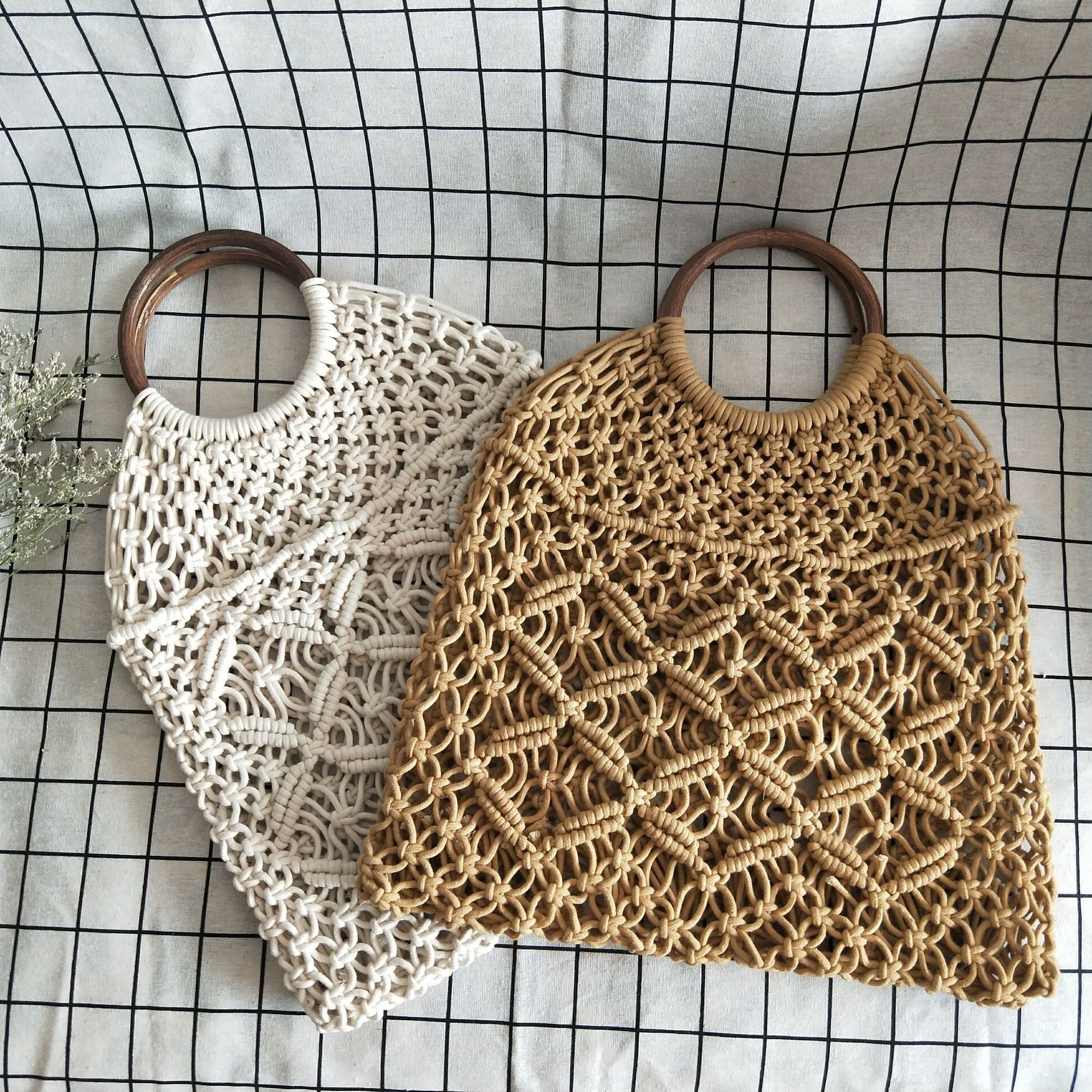 Openwork straw Shoulder Bags
