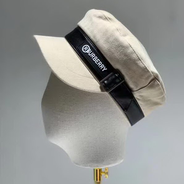 20冬季最新专柜款-Burberry简约时尚军帽，帽型超正的，帆布面料 四季皆宜，名媛范儿十足