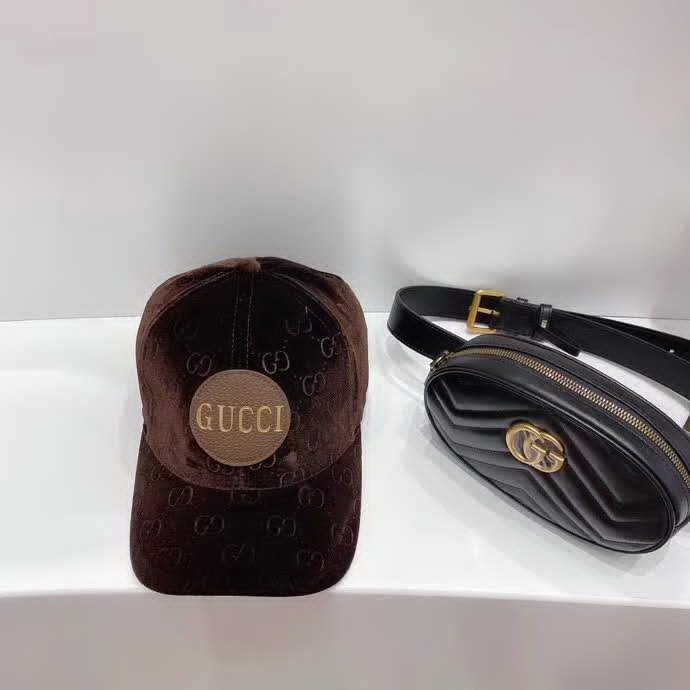 20冬季最新专柜款-古驰Gucci新款绒压花，老花gg皮标棒球帽，专柜同步新款，光滑绒面，尊显奢华质感，高级名媛贵族风