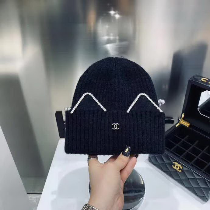 20冬季最新专柜款-Chanel猫耳朵可爱萌软妹子风针织毛线帽，简直就是太好看了！可爱减龄，高弹力羊毛棉，不限头围，甜美减龄超美