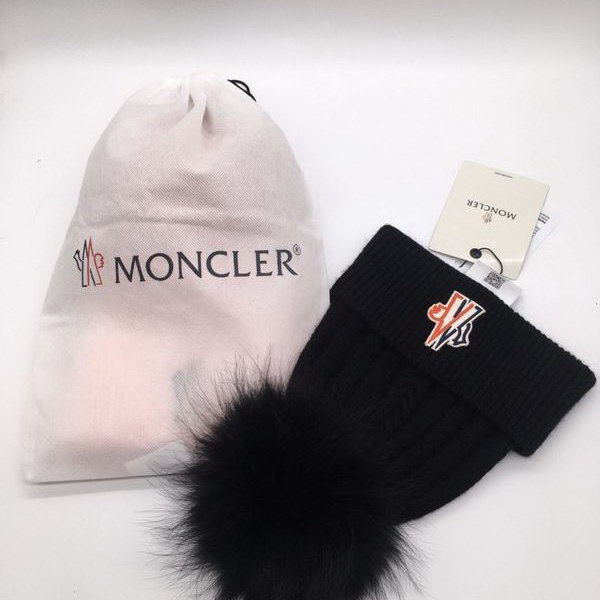 官网同步20秋季最新款-Moncler新款针织帽，独家定制超大狐狸毛球，特别火爆，采用精选毛线，手感超柔软，弹性极佳