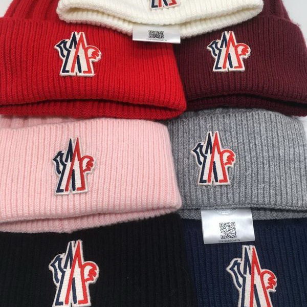 官网同步20秋季最新款-Moncler新款针织帽，独家定制超大狐狸毛球，特别火爆，采用精选毛线，手感超柔软，弹性极佳