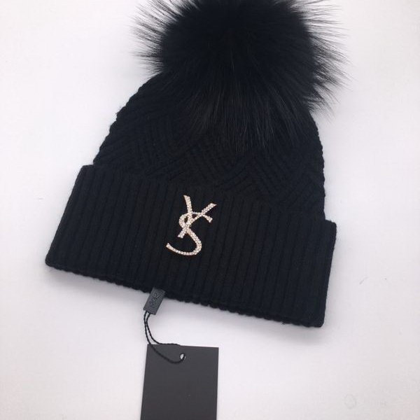 官网同步20秋季最新款-YSL新款毛线针织帽子，独家定制超大毛球，特别火爆，采用精选毛线，手感超柔软，弹性极佳