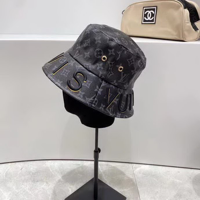 20冬季最新专柜款-路易威登LV刺绣皮革渔夫帽精致双重刺绣字母，超显高级！经典老花情怀，轻奢大牌，妥妥高级