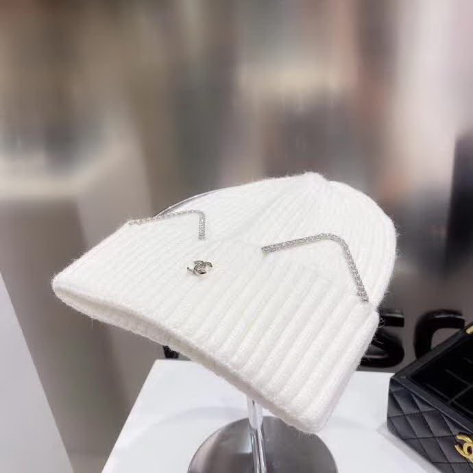 20冬季最新专柜款-Chanel猫耳朵可爱萌软妹子风针织毛线帽，简直就是太好看了！可爱减龄，高弹力羊毛棉，不限头围，甜美减龄超美