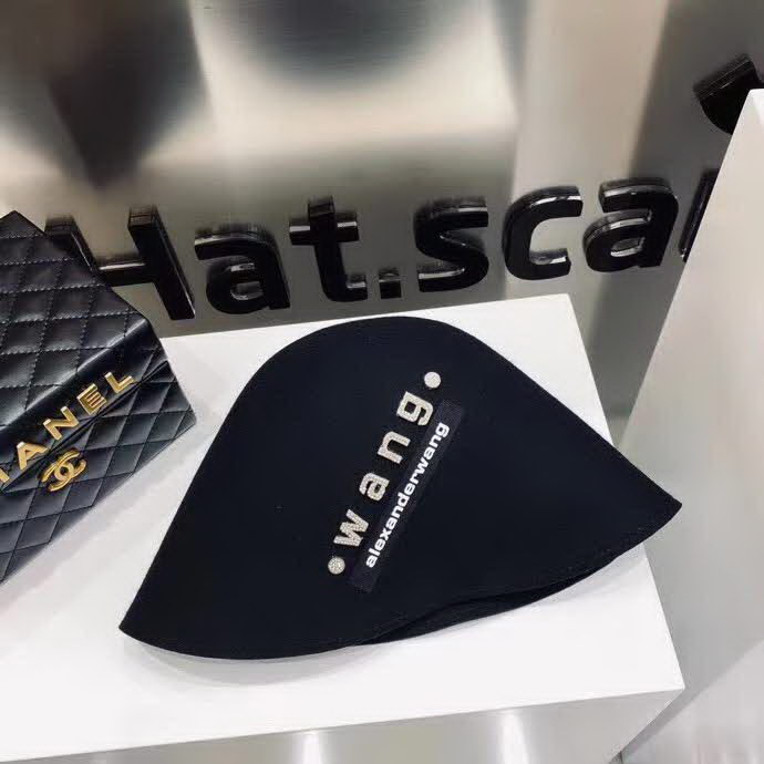 20冬季最新专柜款-亚力山大王新款羊毛桶帽渔夫帽，巨遮脸！超A的帽型，凹造型无敌了，定制羊毛，超有质感！