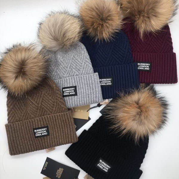 官网同步20秋季最新款-Burberry新款毛线针织帽子，独​家定‎制​超大毛球​，特别​火爆，采用精选​毛​线，手感超柔软，弹性极佳