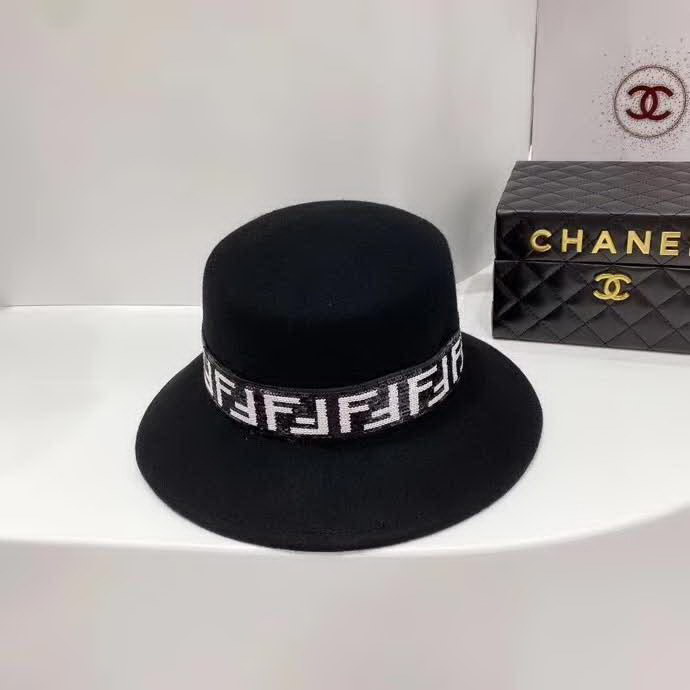 20冬季最新专柜款-Fendi20秋冬新款羊毛礼帽澳洲羊毛，妥妥的高级货！奢华气质款！超衬气质的一款帽子！