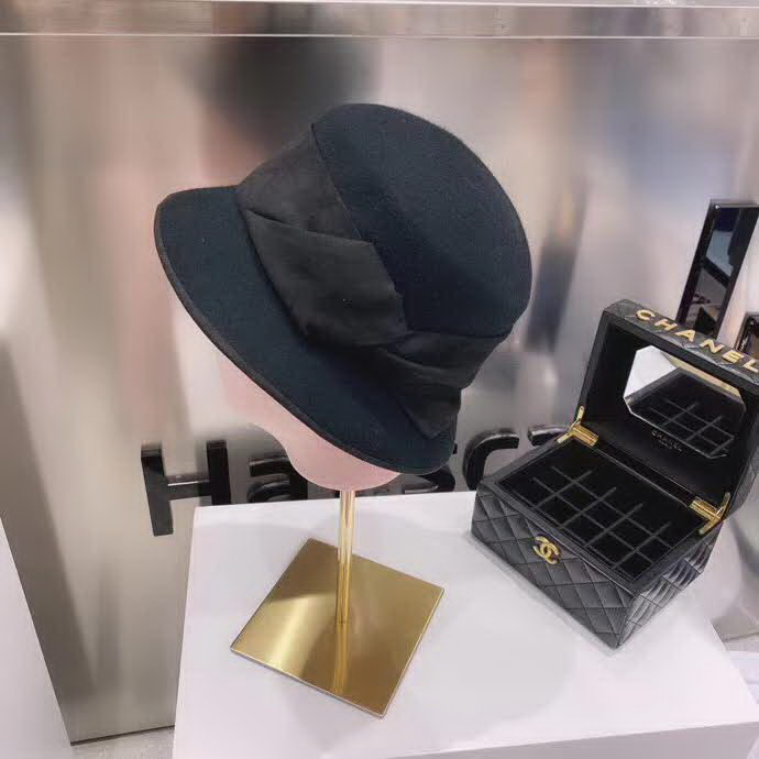 20冬季最新专柜款-Chanel秋冬新款高品质羊毛礼帽，高级麂皮绒布交叉织带，富家女礼帽，法式名媛风！超显气质的款式，香芋紫超美，香粉必入呦