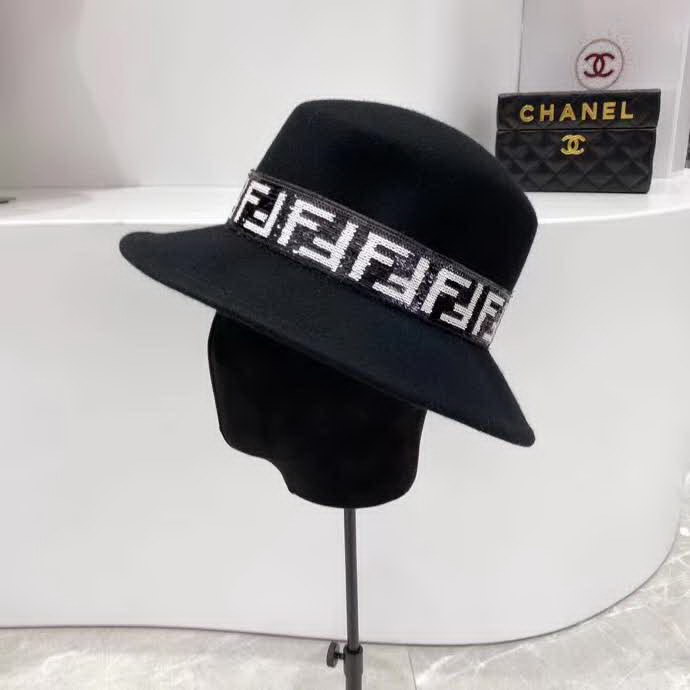 20冬季最新专柜款-Fendi20秋冬新款羊毛礼帽澳洲羊毛，妥妥的高级货！奢华气质款！超衬气质的一款帽子！