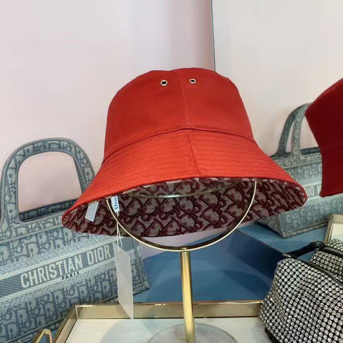 20冬季最新专柜款-迪奥Dior20新款渔夫帽，仙女渔夫帽，谁戴谁显脸小，很特别的面料