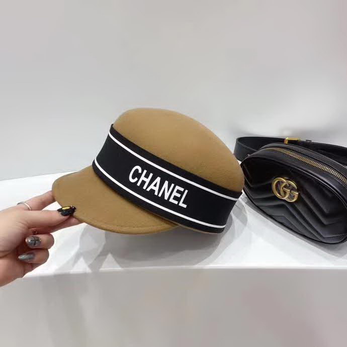 20冬季最新专柜款-香奈儿Chanel新款字母织带高级羊毛骑士帽，简约时尚小香风，轻奢大牌，加厚羊毛，超有分量，秋冬时尚必备单品！
