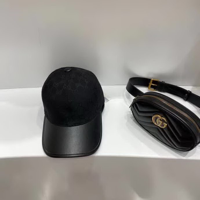 20冬季最新专柜款-古驰Gucci新款棒球帽。帆布拼皮，专柜热卖款，1:1开模订制，原版帆布料+头层牛皮，时尚帅气！质量超赞