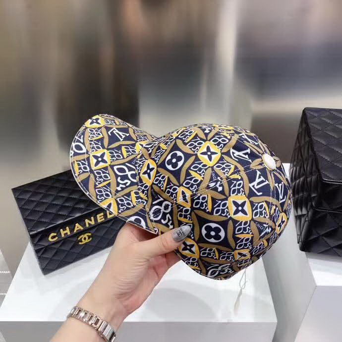 20冬季最新专柜款-路易威登LV新款棒球帽，Lv徽章，专柜1:1开模订制，原版帆布面料+头层牛皮，轻盈透气！质量超赞