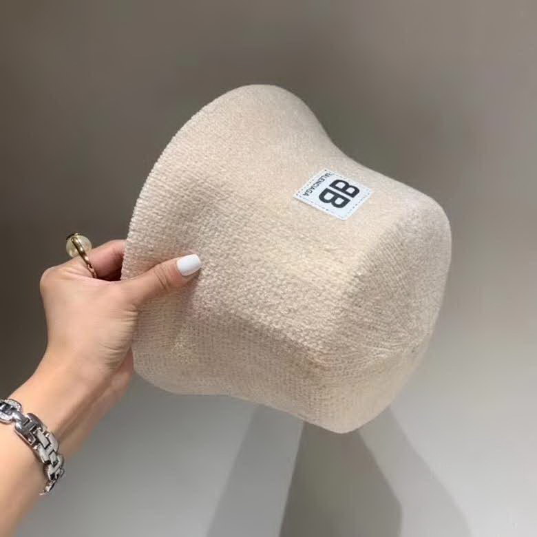 20冬季最新专柜款-Balenciaga双B字母渔夫帽，太阳帽，秋季灯芯绒面料，轻盈透气百搭款，可折叠出门携带方便