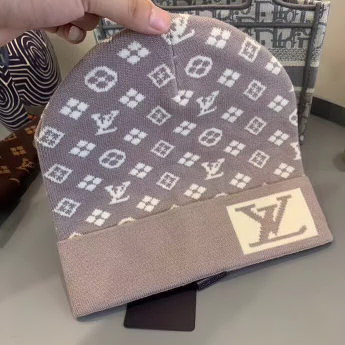 20冬季最新专柜款-路易威登LV网红时尚博主推荐款皮标针织毛线帽，手感超柔软舒适的针织线帽，弹性极佳！时尚街头风，时尚百搭！