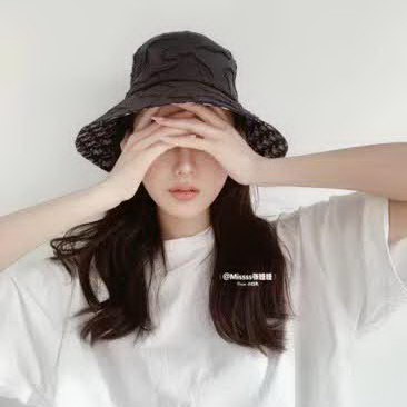 20冬季最新专柜款-迪奥Dior20新款剪花渔夫帽，仙女渔夫帽，此款是大檐，谁戴谁显脸小，很特别的面料！Baby机场秀出镜率巨高的一款！