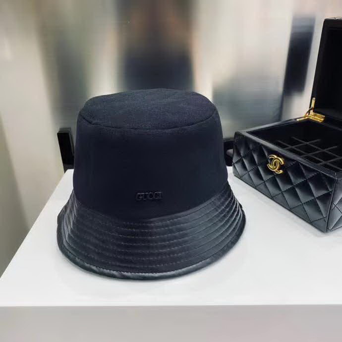 20冬季最新专柜款-古驰Gucci新款磨毛拼皮小檐渔夫帽，桶型小渔夫，磨毛斜纹棉布，舒适有质感，摩卡色很美呀！秋冬色系不要太好搭！