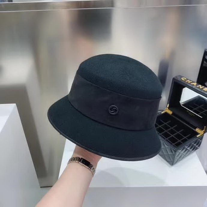 20冬季最新专柜款-Chanel秋冬新款高品质羊毛礼帽，高级麂皮绒布交叉织带，富家女礼帽，法式名媛风！超显气质的款式，香芋紫超美，香粉必入呦