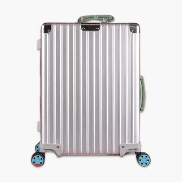 日默瓦/Rimowa 旅行箱，全​铝​镁‎合金，经典款​的新版‎本，彩色皮质把手，购买就送透明套，4个轮子，2个手把，绑带，想怎么换就怎么换，永远是街头机场最靓的你