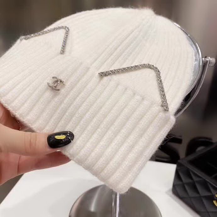 20冬季最新专柜款-Chanel猫耳朵可爱萌软妹子风针织毛线帽，简直就是太好看了！可爱减龄，高弹力羊毛棉，不限头围，甜美减龄超美