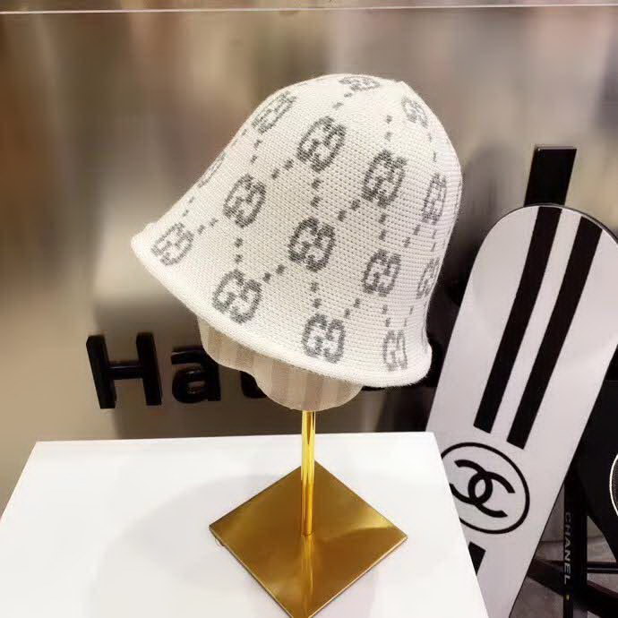 20冬季最新专柜款-Gucci新款gg提花针织渔夫帽桶帽，很温柔的，暖色系，舒适度满分，帽檐有定型钢圈佩戴效果更佳！