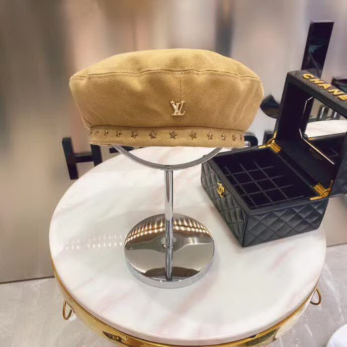 20冬季最新专柜款-路易威登LV新款磨毛星星铆钉斜纹纯棉贝雷帽，重工铜制帽铆钉，很精致，帽型裁剪恰到好处！很好戴！