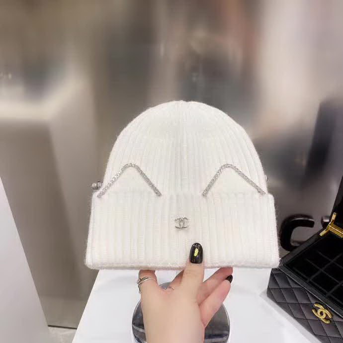 20冬季最新专柜款-Chanel猫耳朵可爱萌软妹子风针织毛线帽，简直就是太好看了！可爱减龄，高弹力羊毛棉，不限头围，甜美减龄超美