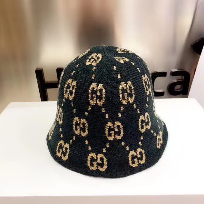 20冬季最新专柜款-Gucci新款gg提花针织渔夫帽桶帽，很温柔的，暖色系，舒适度满分，帽檐有定型钢圈佩戴效果更佳！