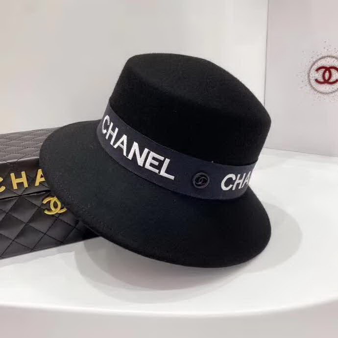 20冬季最新专柜款-Chanel20秋冬新款羊毛礼帽，羊毛材质，妥妥的高级货！奢华气质款！超衬气质的一款帽子！