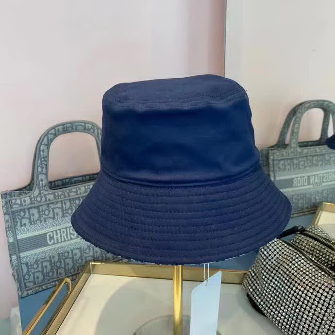 20冬季最新专柜款-迪奥Dior20新款渔夫帽，仙女渔夫帽，谁戴谁显脸小，很特别的面料