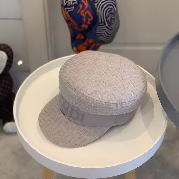 20冬季最新专柜款-Fendi20秋冬新款老花字母logo童帽军帽超名媛，加深帽型更显气质，本季爆款