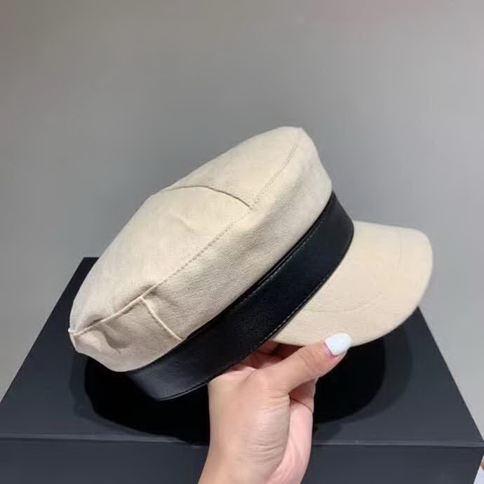 20冬季最新专柜款-Burberry简约时尚军帽，帽型超正的，帆布面料 四季皆宜，名媛范儿十足