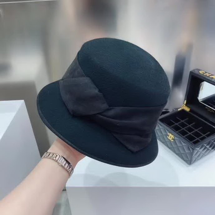 20冬季最新专柜款-Chanel秋冬新款高品质羊毛礼帽，高级麂皮绒布交叉织带，富家女礼帽，法式名媛风！超显气质的款式，香芋紫超美，香粉必入呦